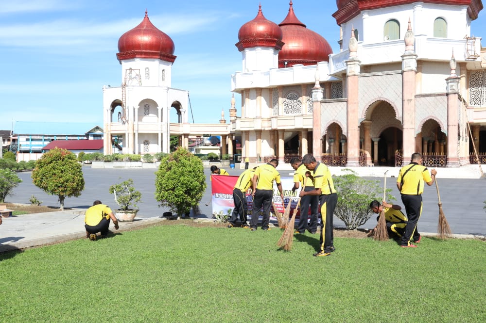 Baksos Religi Polres Aceh Barat di Masjid Agung Baitul Makmur