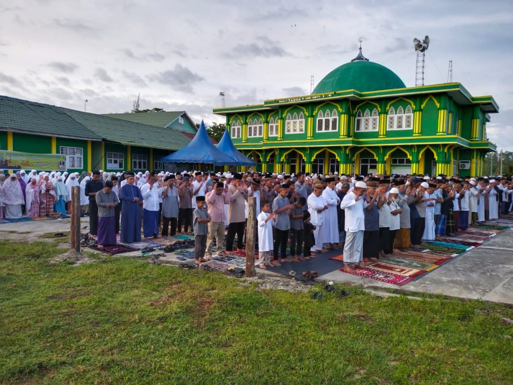 Sebagian Umat Mulim Aceh Singkil Melaksanakan Shalat Idul Adha berbagai Masjid Hari ini