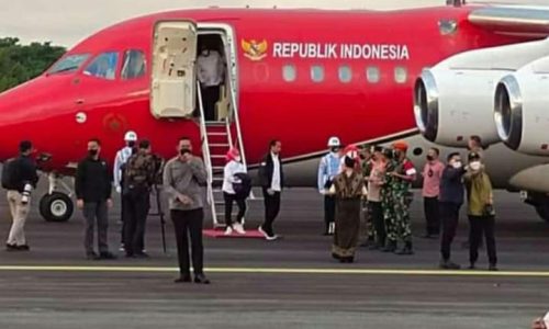 Sejarah Terulang, Dulu Soekarno : Sekarang Jokowi Injakan Kaki Di Tanimbar