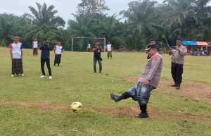 Wakapolres Aceh Barat Hadiri Pembukaan Turnamen Sepakbola Sarung