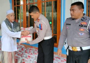 Police Goes To Dayah : Untuk Melakukan Edukasi Kamseltibcarlantas Operasi Zebra 2022 di Aceh Barat