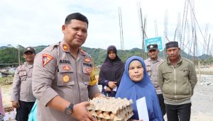 Kapolres Aceh Tengah Salurkan Zakat Penghasilan Personel Kepada Masyarakat