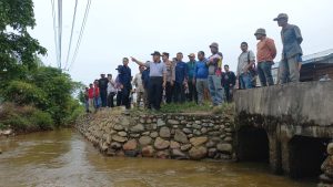 Atasi Banjir, Pj Bupati Abdya Turunkan Alat Berat Luruskan Saluran Paya Laot
