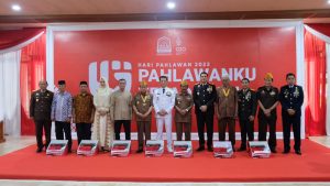 Hari Pahlawan, Haydar Serahkan Cendramata Kepada Keluarga Pahlawan dan Perintis Kemerdekaan