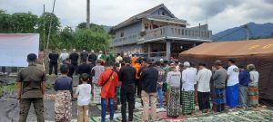 Polri Gelar Salat Jumat dan Shalat Gaib Berjamaah di Lokasi Gempa Cianjur