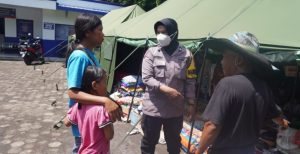 Pun Rumah Hancur Akibat Gempa Cianjur, Polwan Ini Tetap Layani Masyarakat