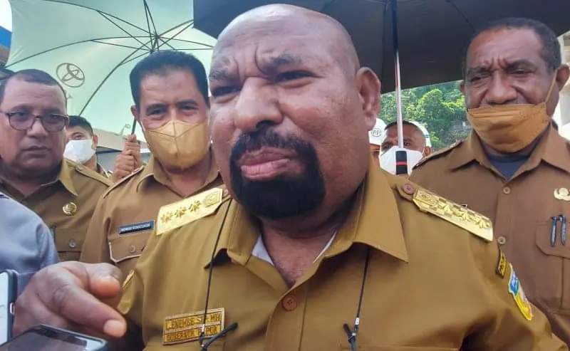 Asyik Makan Siang, Gubernur Papua Diciduk KPK