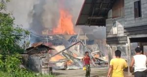 Diduga Arus Pendek, Tujuh Unit Rumah dan Empat Sepmor Terbakar di Aceh Besar