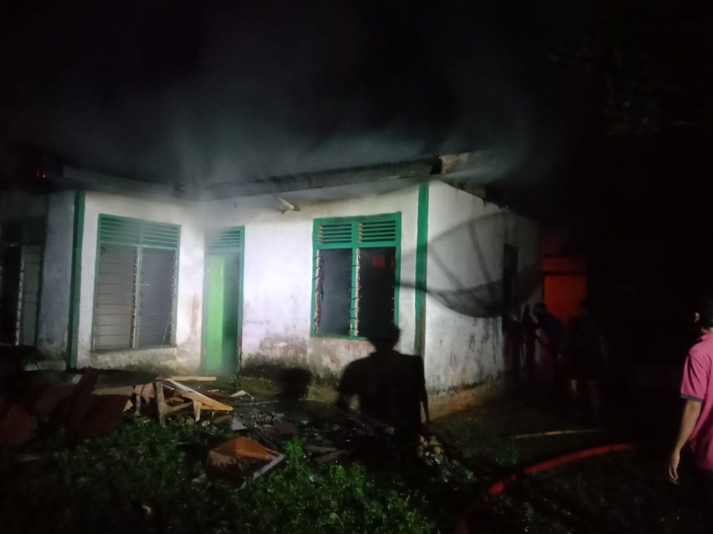 Satu Rumah Warga Gampong Babah Lhung Abdya, Terbakar