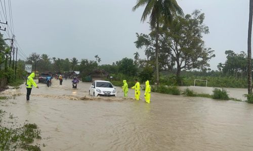 Bantu Penanganan Banjir, Polres Pidie Kerahkan Personel