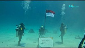 Salam Dari Aceh Untuk Indonesia, BSI Kibarkan Merah Putih Di Dasar Laut Sabang