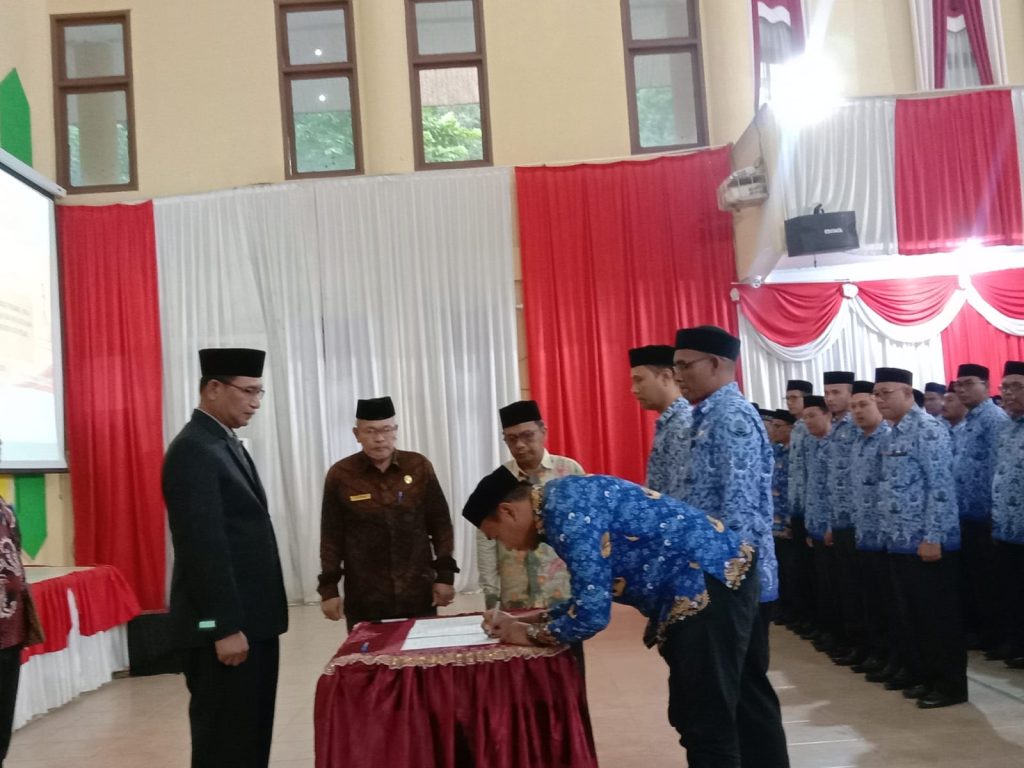 Sekda Aceh Selatan Mutasi Sejumlah Kepala Sekolah dan Kepala UPTD Puskesmas