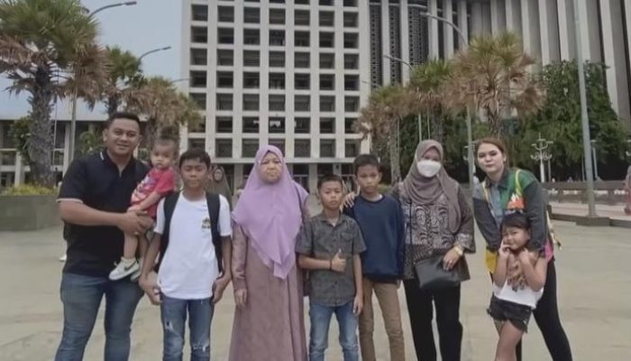 Bobby Nasution Beri Hadiah Jalan-jalan Naik Pesawat ke Anak Medan