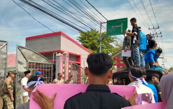 Geruduk Kantor Bupati, Mahasiswa UGL Aceh Minta Hapus Kegiatan Titipan Di Desa