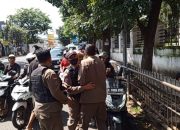 Satpol PP Kota Bandung, Tertibkan PKL Jualan Di Trotoar RS Hasan Sadikin