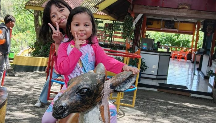 Foto: Swafoto Zulaikha dan Arumi, di Taman Rusa. (Dok IndonesiaGlobal)