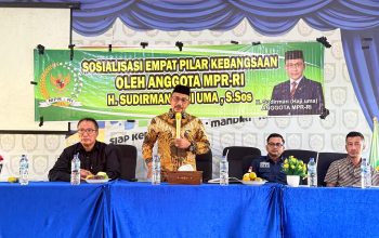 Haji Uma Tekankan Pentingnya Empat Pilar Kebangsaan di Hadapan Pelajar