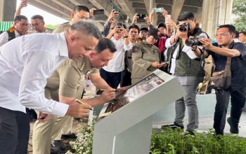 Hendra Hidayat Resmikan Taman Raja Udang Semper Barat