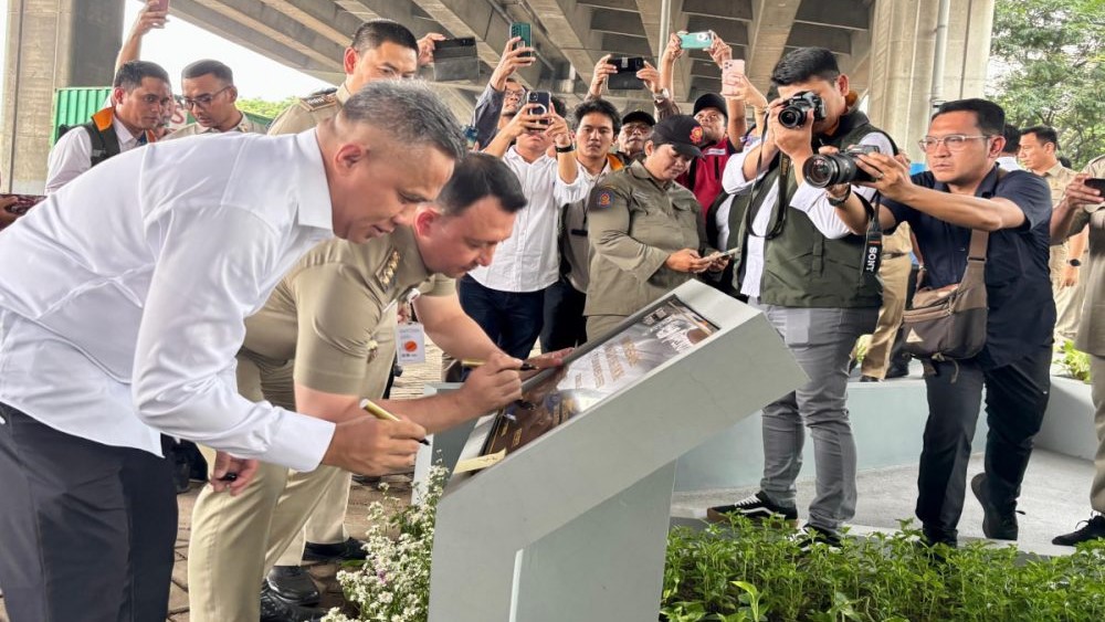 Hendra Hidayat Resmikan Taman Raja Udang Semper Barat