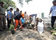Penataan Kawasan Kali Kresek, Walikota Jakut Tanam Pohon Secara Simbolis