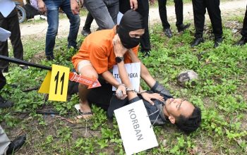 Polres Aceh Timur Rekonstruksi Kasus Pembunuhan Sadis Pekerja Jasa Pengiriman Barang, Motif Judi Online!