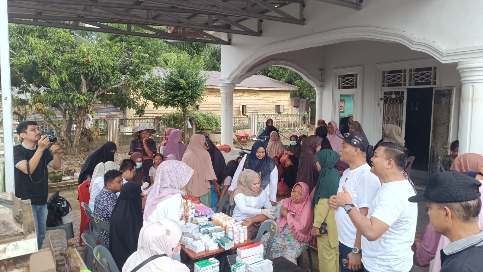 PTPN I Bersama RSU Cut Meutia Salurkan Bantuan dan Pengobatan Gratis untuk Korban Banjir Aceh Tamiang